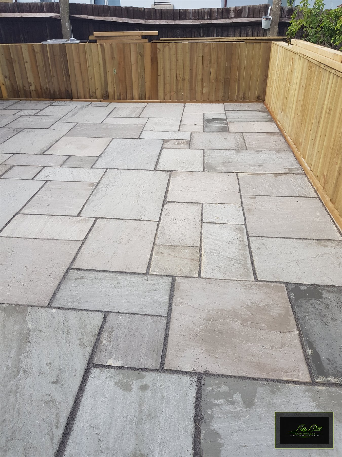 Patio paving and fencing finish